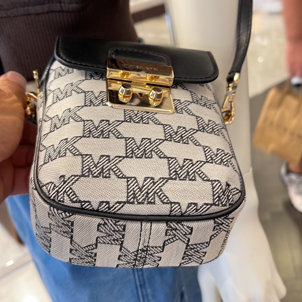 Michael Kors Sloan Editor Small Phone Logo Jacquard Crossbody
Black Multi - Picture 6 of 16